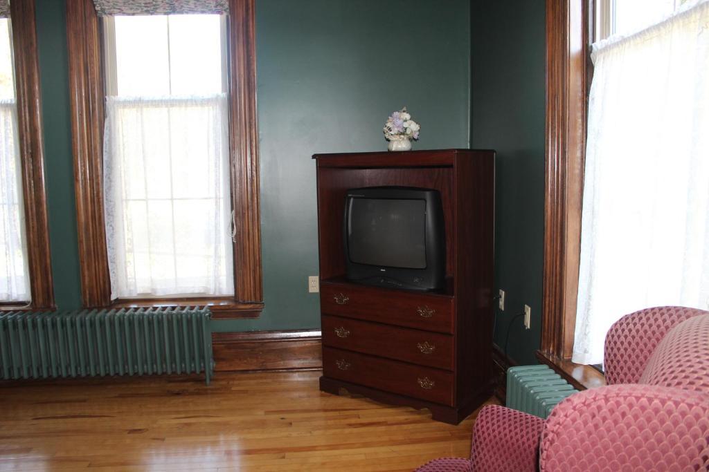 Customs House Inn Pictou Room photo